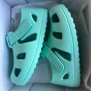 NIB Ten Little Splash Sandals